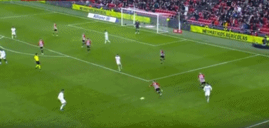 记者：曼联想3000万镑卖掉霍伊伦，在和潜在俱乐部谈判