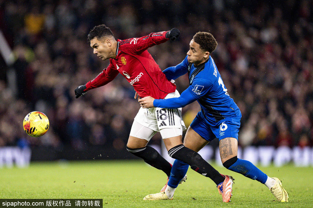 飞起来了！美国高中球员这波操作太秀了！