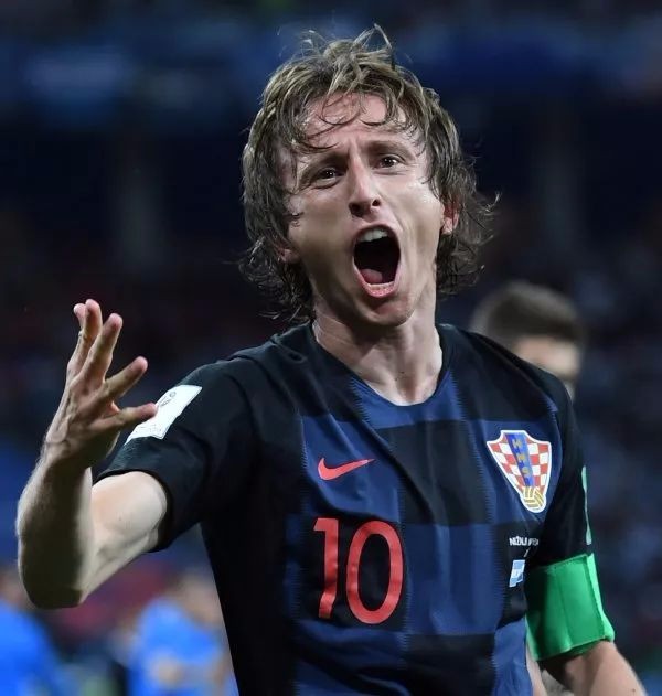 米兰女排以3-0击败贝加莫，艾格努砍25分MVP，展现统治力，整体配合出色，展现冠军底蕴。